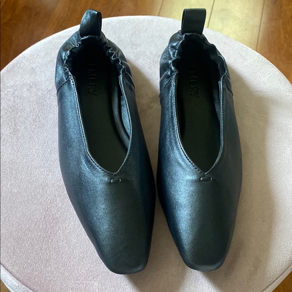 Elegant Black Flats for Everyday Comfort - Picture 1 of 6